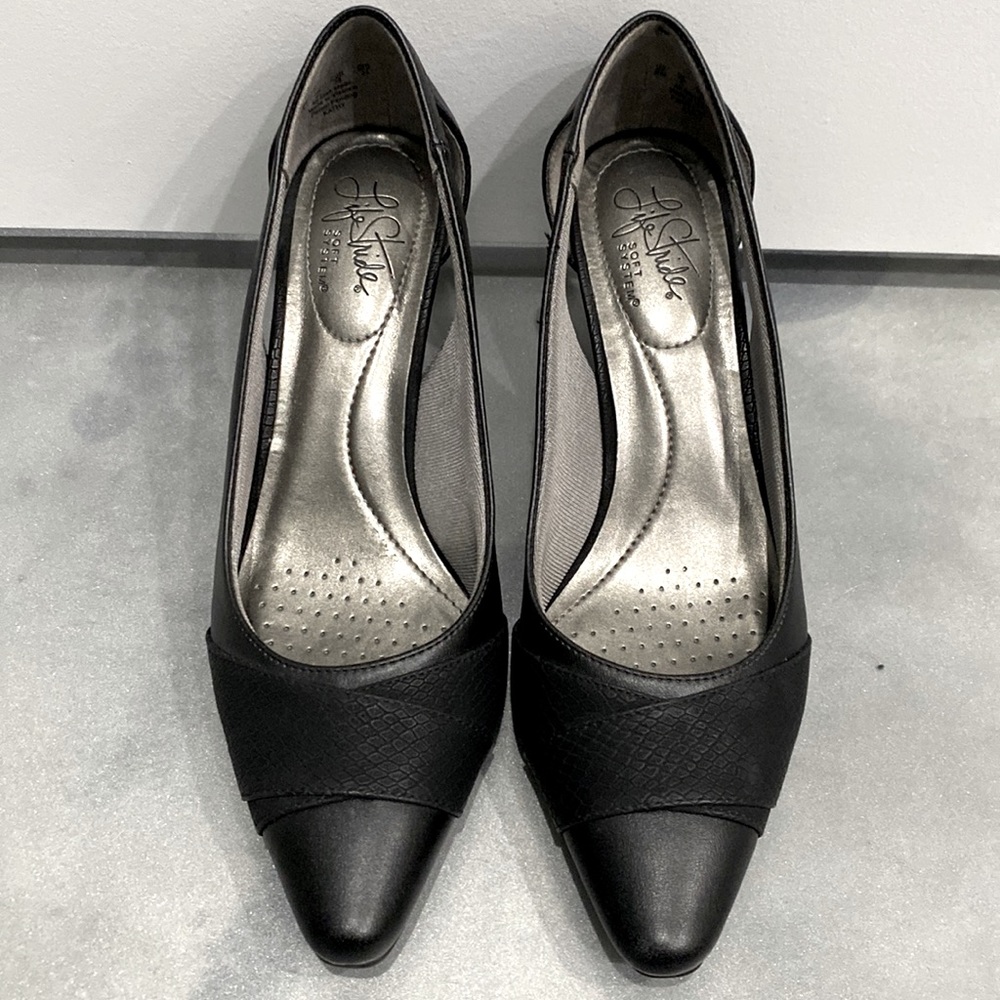 Life Stride Black heels shoes. Brand new, new worn. Size 8.